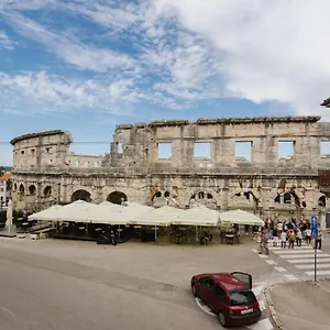 Anni , Pula Croatia